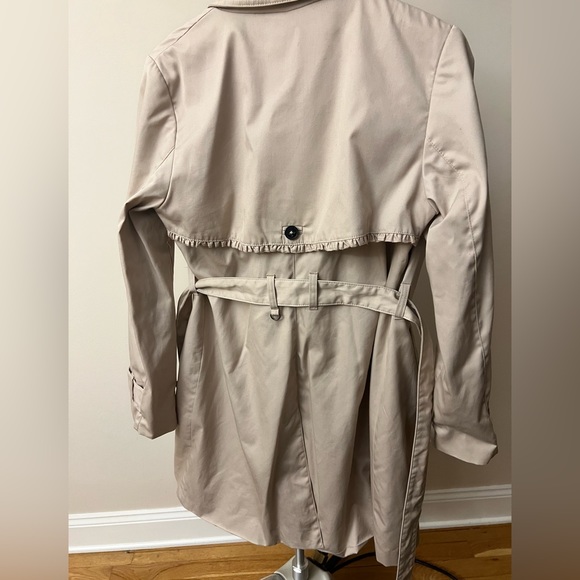 Tan mid length H&M trench coat with ruffle - size 10 - Picture 2 of 4